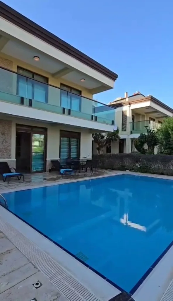 Villa 3+1 Miete — Goldcity Alanya — pool exterior
