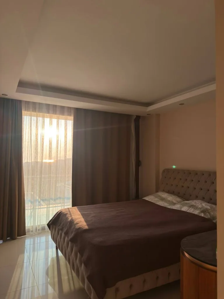 Wynajem willi 3+1 — Alanya Kargıcak — bedroom window