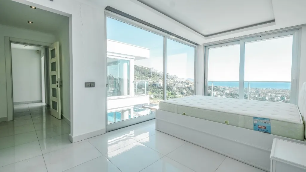 Alanya / Sugözü — Detached Villa — bedroom castle