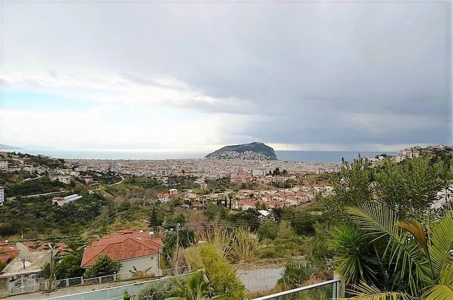 Alanya / Sugözü — Detached Villa — view castle