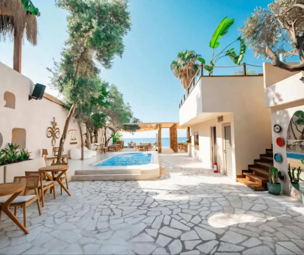 DE'MANOR Boutique Hotel — Alanya Center — pool courtyard