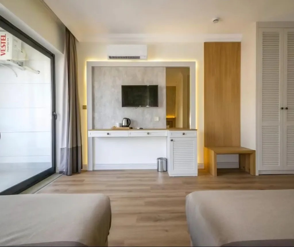 DE'MANOR Boutique Hotel — Alanya Center — room desk