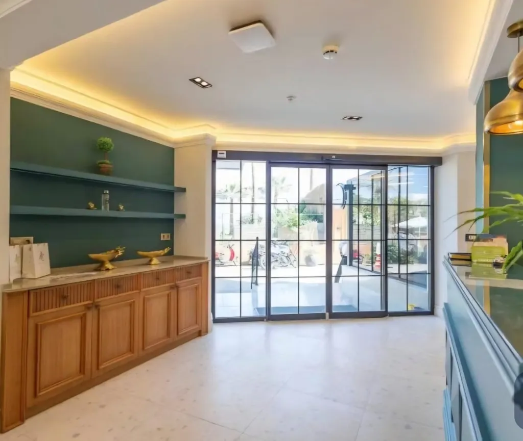 DE'MANOR Boutique Hotel — Alanya Center — lobby entrance