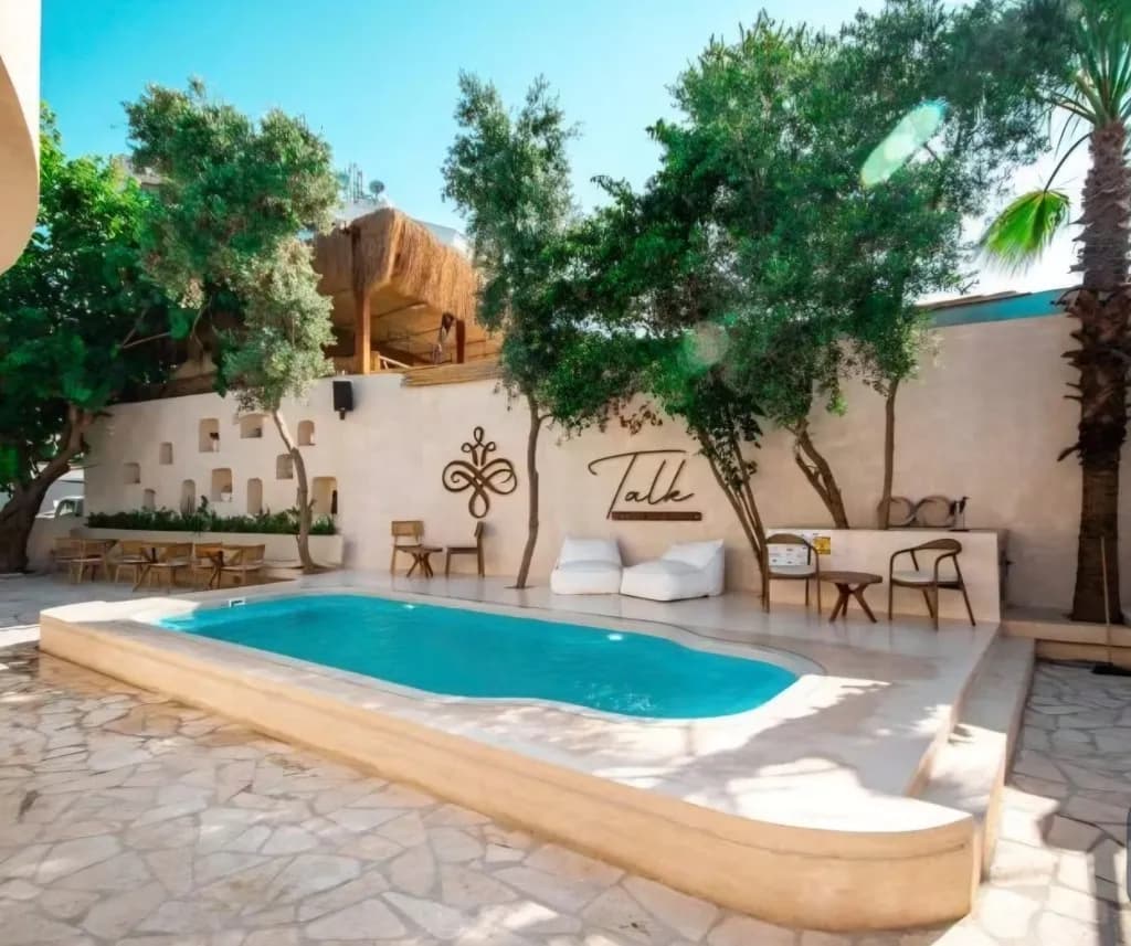 DE'MANOR Boutique Hotel — Alanya Center — pool talk