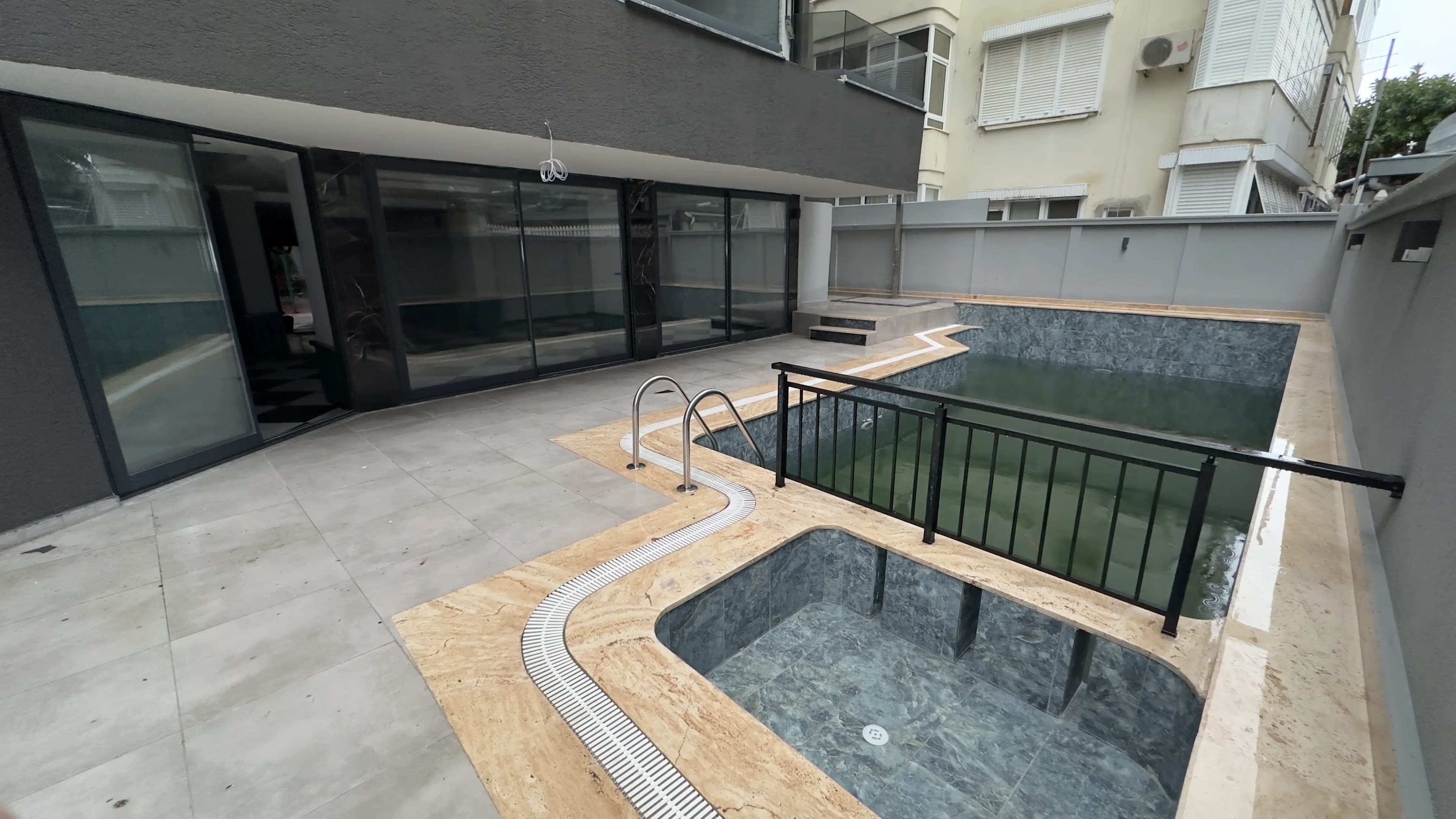 Develi Hotel — pool