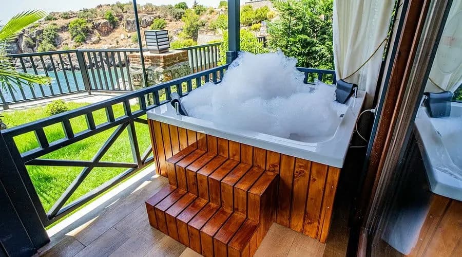 Beach Hotel — Gazipaşa — jacuzzi sea view